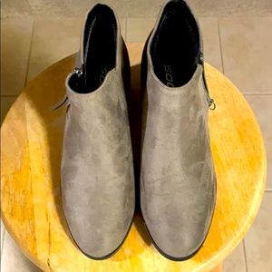 Soda Women's Beige Faux Suede Low Block Ankle S 7